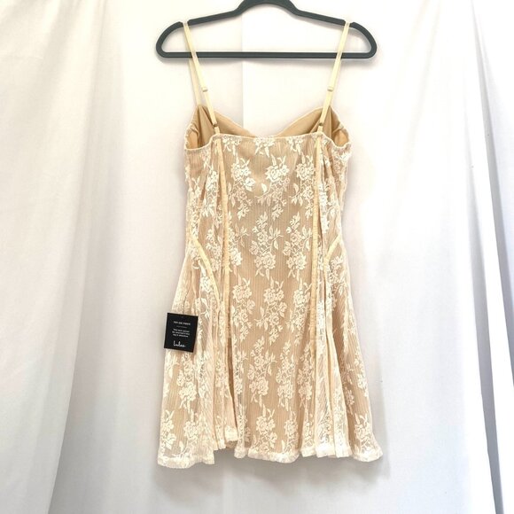 NWT Lulus Lace Mini Dress Size L Coquette Babydoll Fairy Velvet Seams Feminine - Picture 3 of 11
